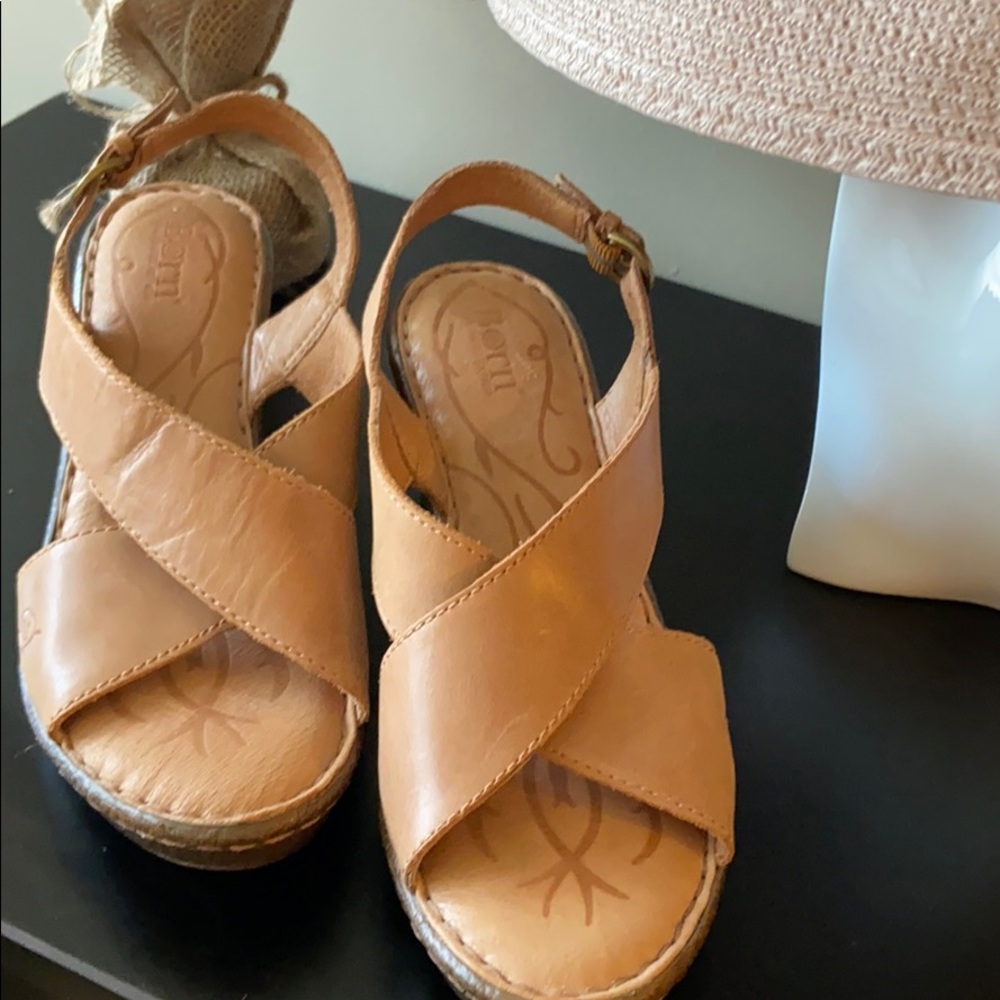 Born Sandals - Tan Leather - Size 8